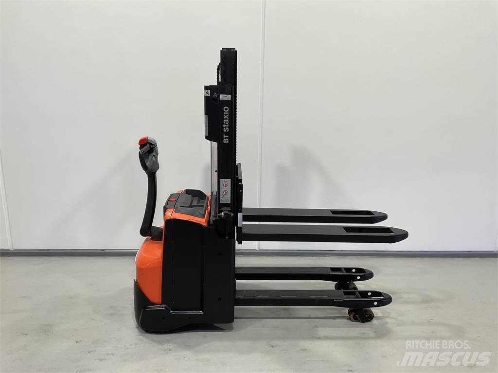 Toyota SWE200D 自走式堆積機