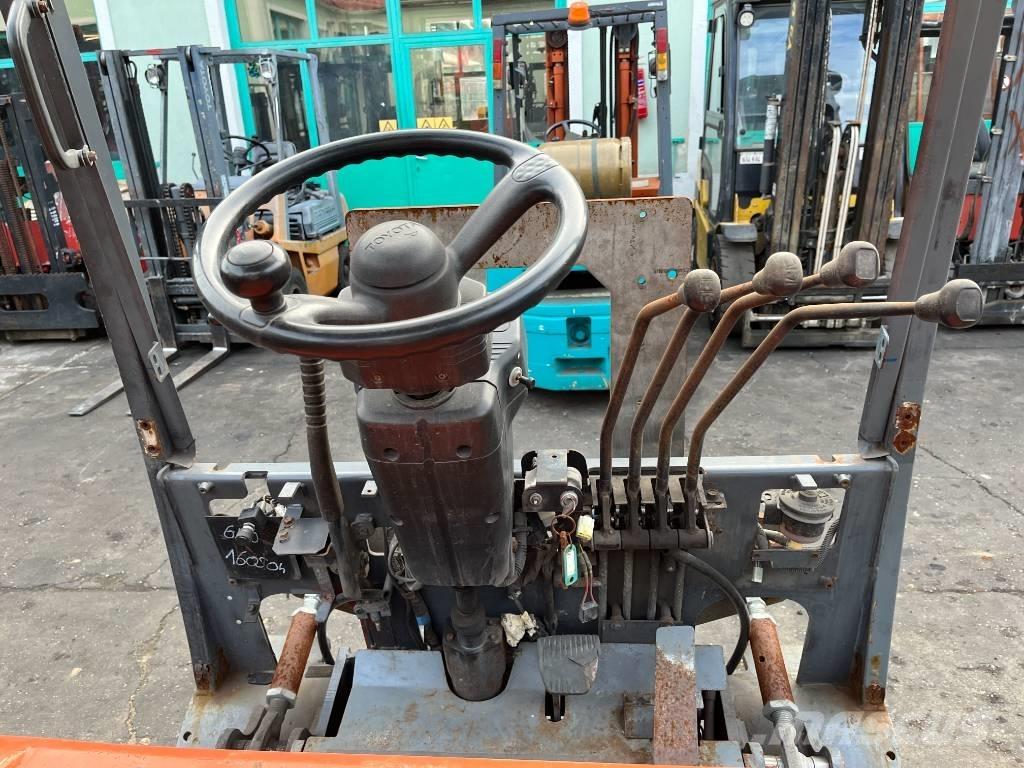 Toyota 5FBF25    V-4201 電動堆高機