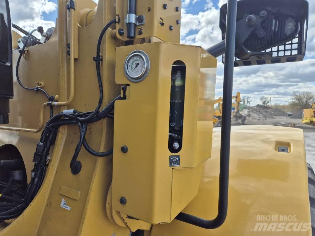 CAT 926M 輪胎式裝載機