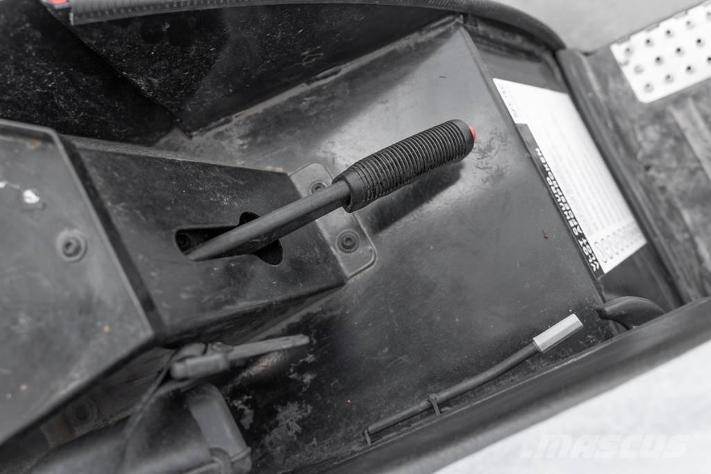 Manitou MLA 3-25 HC 小型裝載機