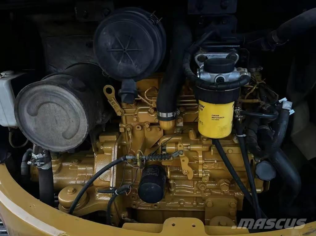 CAT 304 CR 小型挖土機/掘鑿機<7t(小型挖掘機)