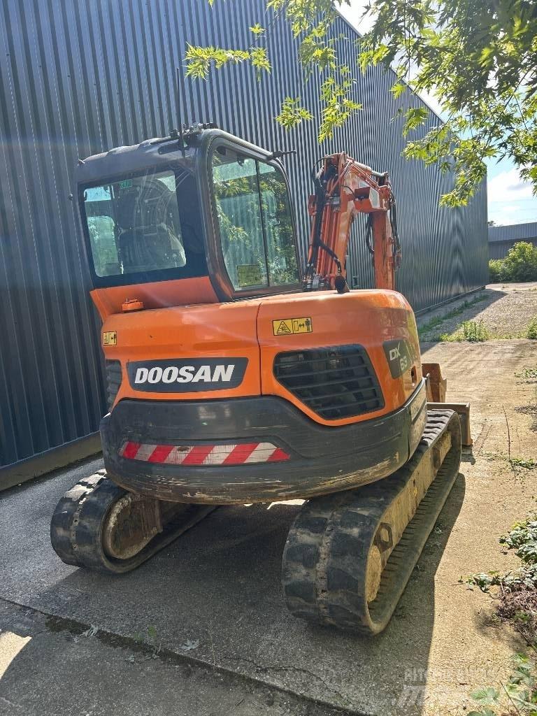 Doosan DX 63-3 小型挖土機/掘鑿機<7t(小型挖掘機)