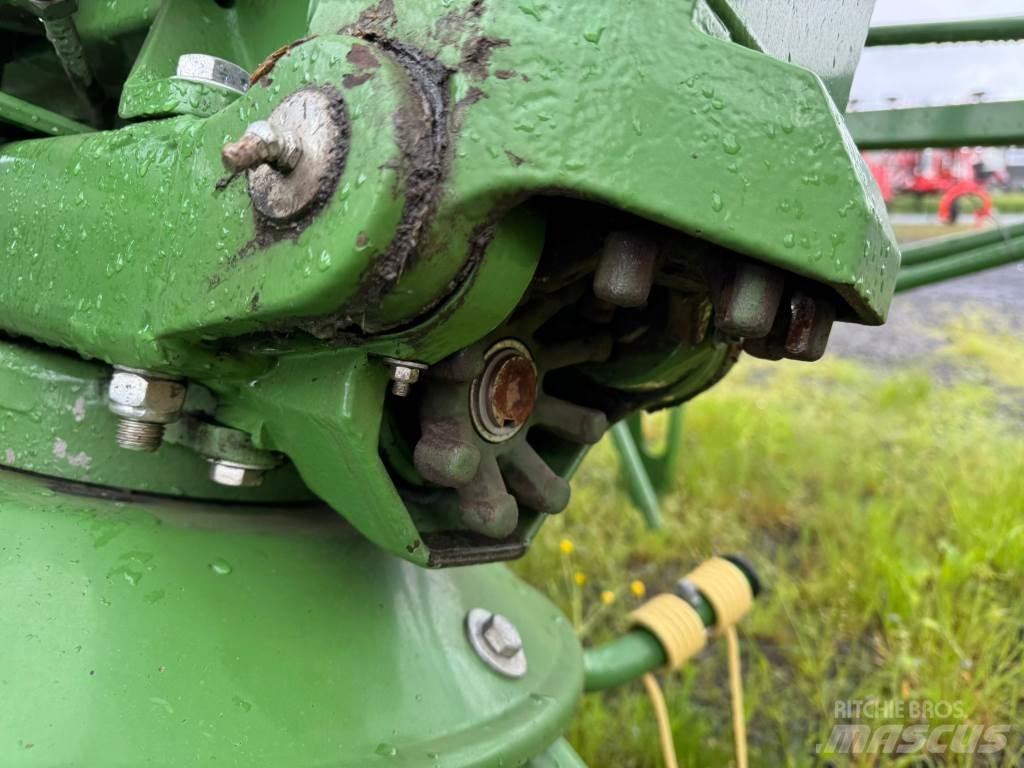 Krone KWT11.22/10 耙與翻草機