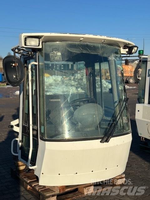 Liebherr L 538 CAB 駕駛室與內部