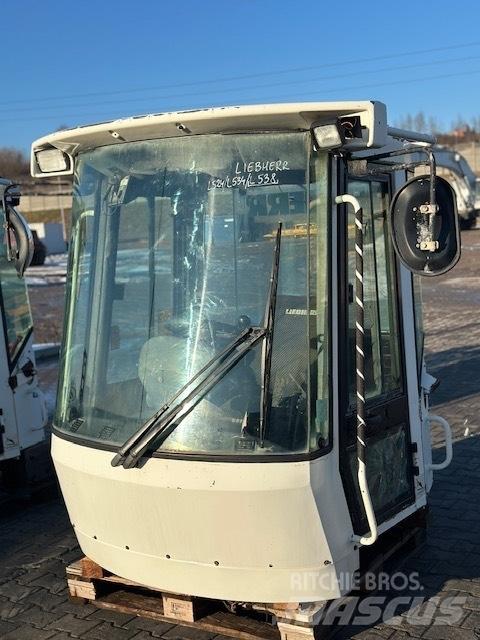 Liebherr L 538 CAB 駕駛室與內部