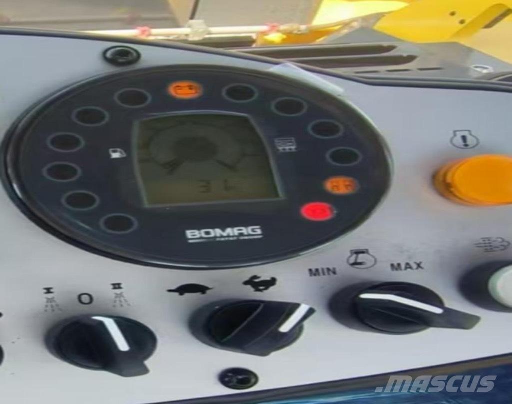 Bomag BW 202 AD-4 雙輪滾壓機