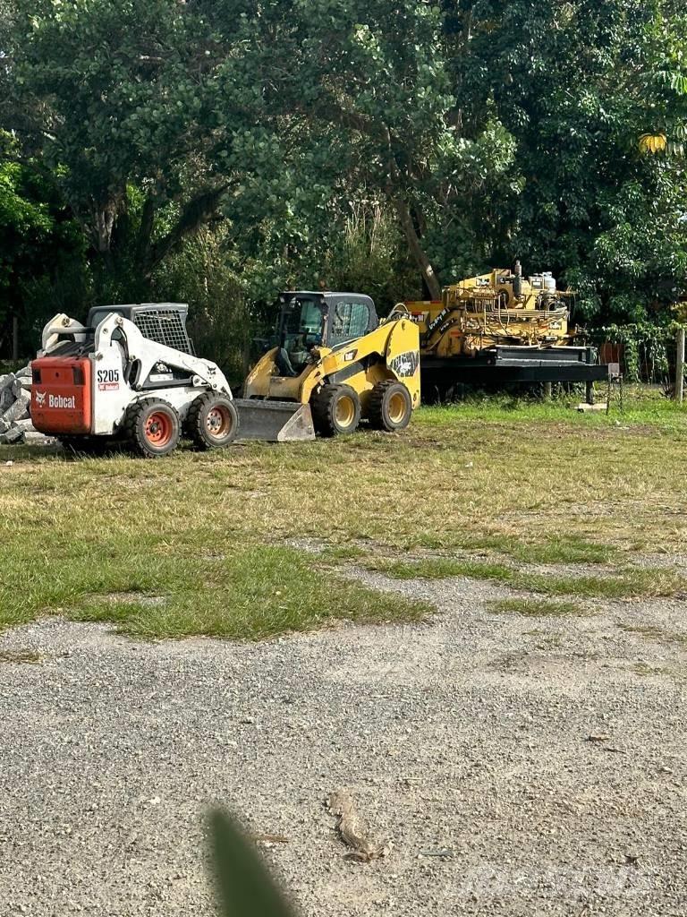 CAT 246 C 滑移轉向裝載機