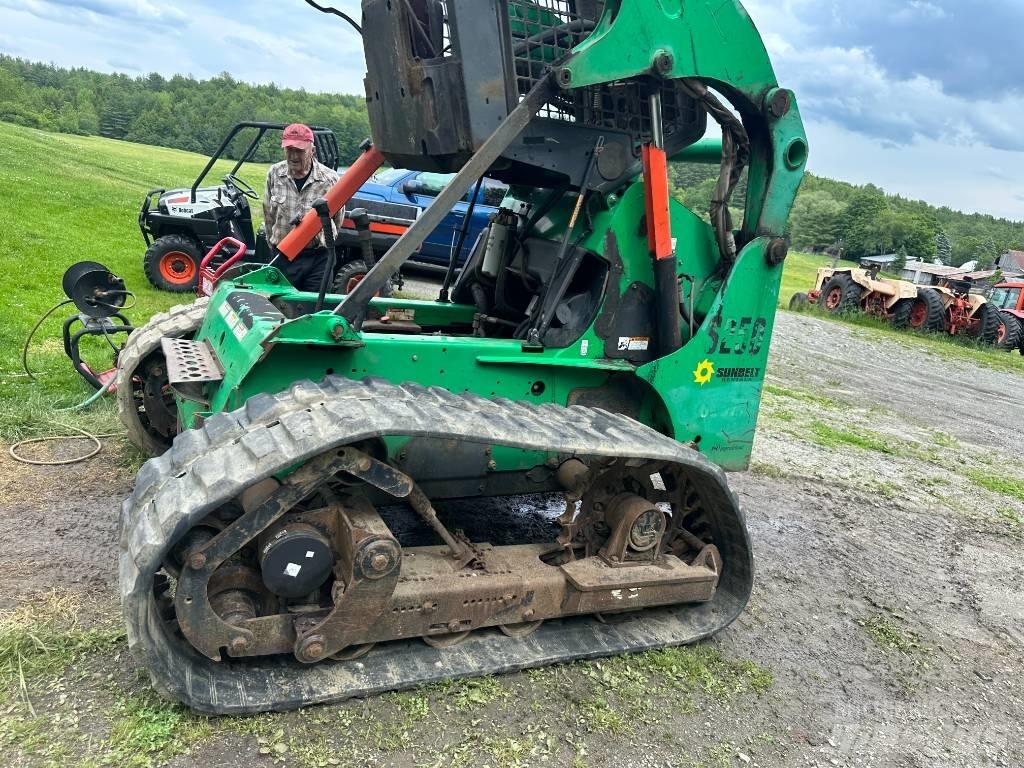 Bobcat S250 滑移轉向裝載機
