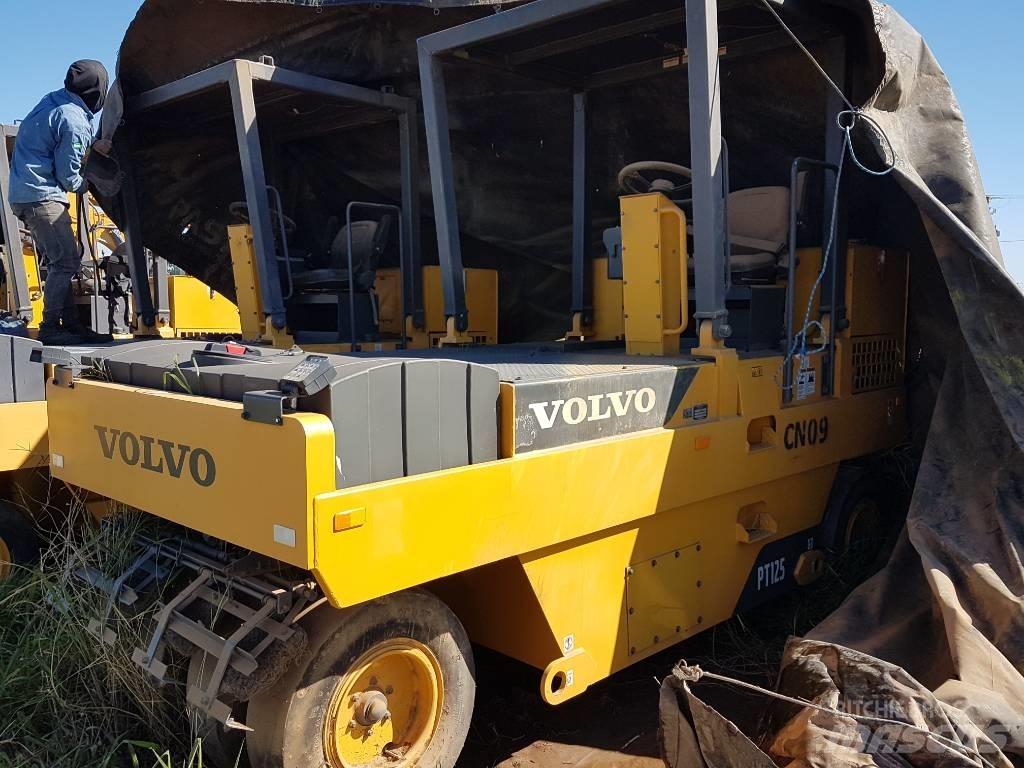 Volvo PT 125 膠輪滾壓機