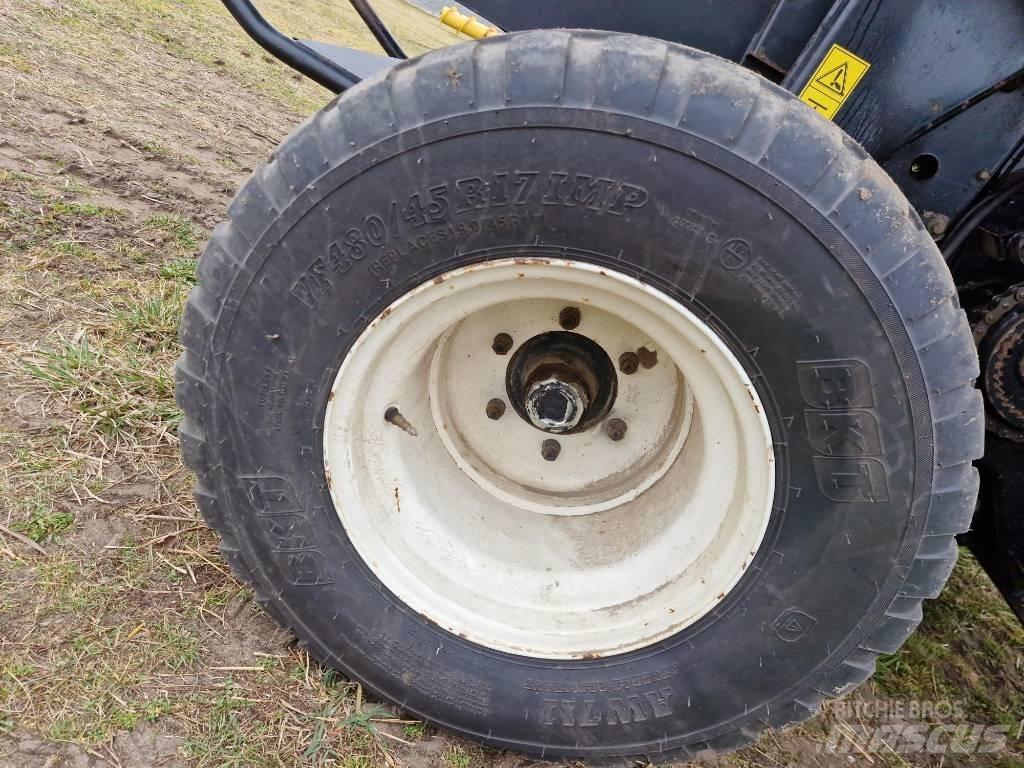 New Holland BR 750 圓型牧草打包機