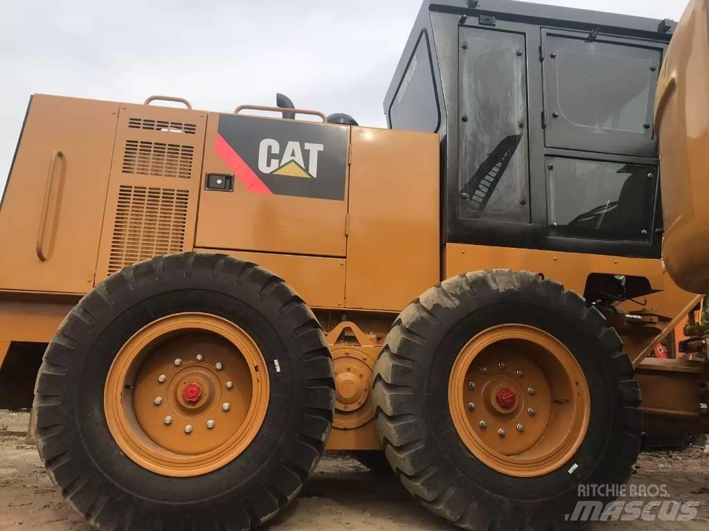 CAT 140k 平土機