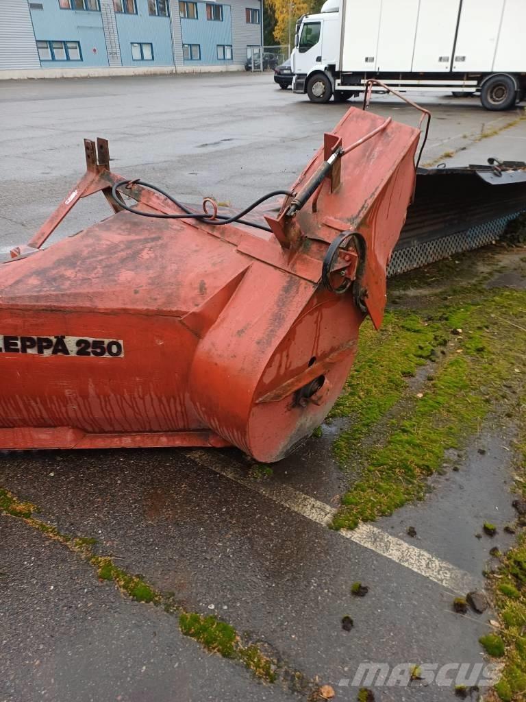 Leppä Leppä 250 掃雪機