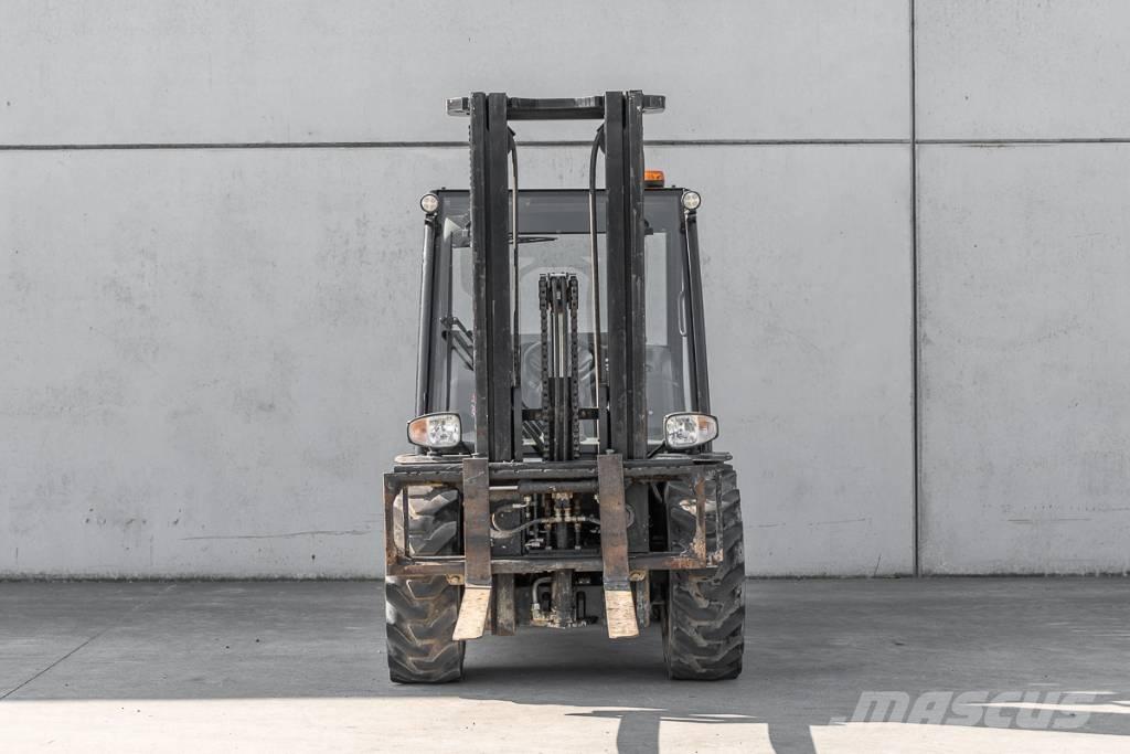 Manitou MC 25-4 柴油卡車