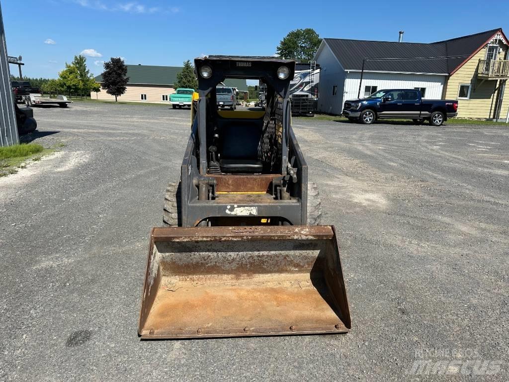 Thomas T137 滑移轉向裝載機