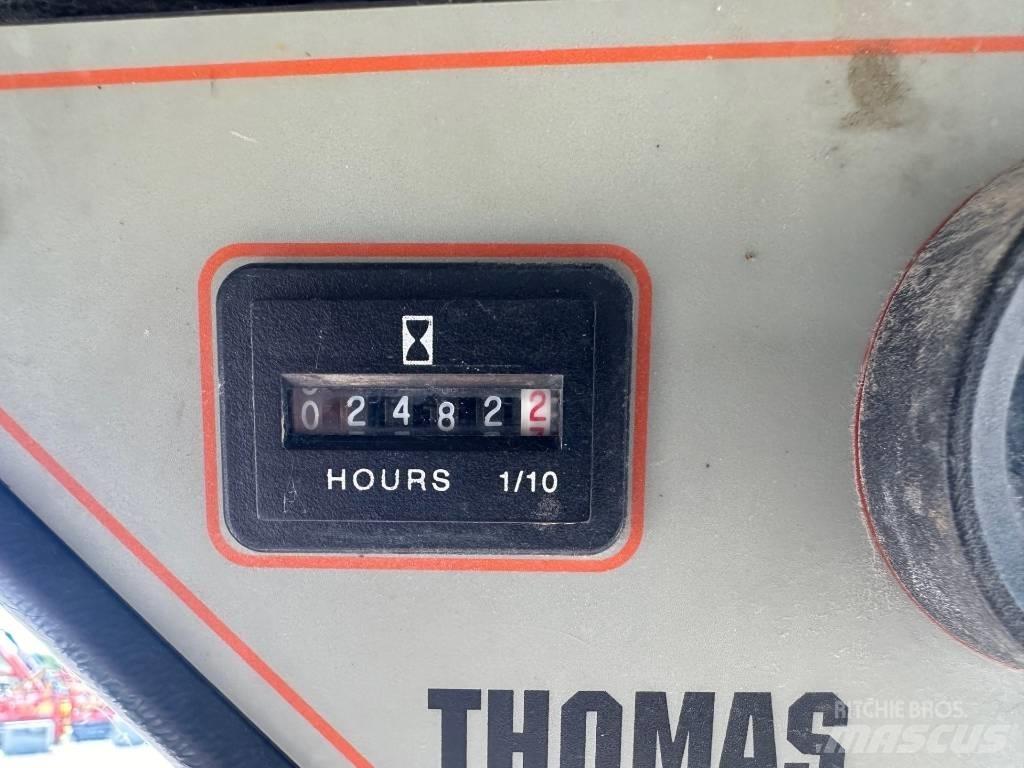 Thomas T137 滑移轉向裝載機