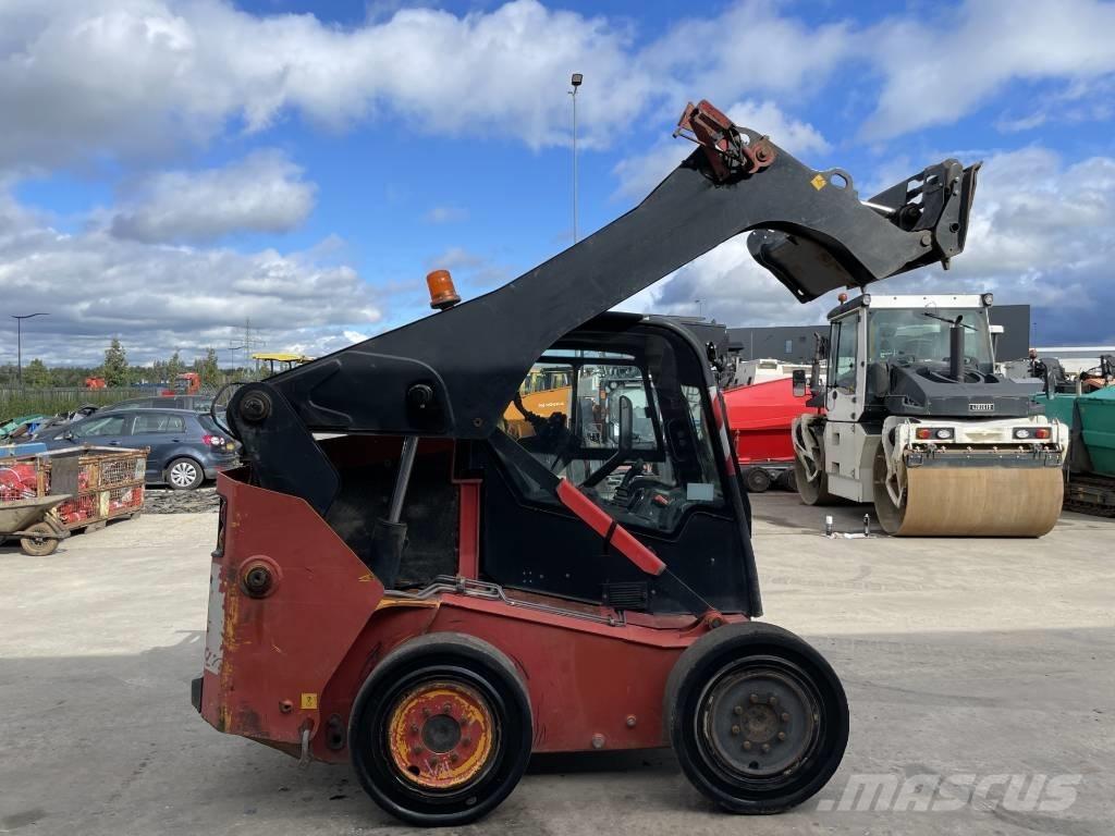 JCB R260 滑移轉向裝載機