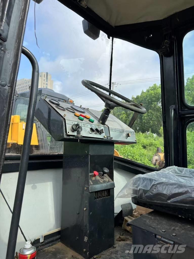 Dynapac CA25D 單輪滾壓機