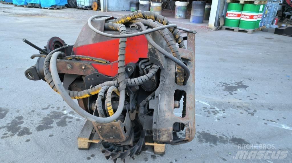 Komatsu 350 收穫機