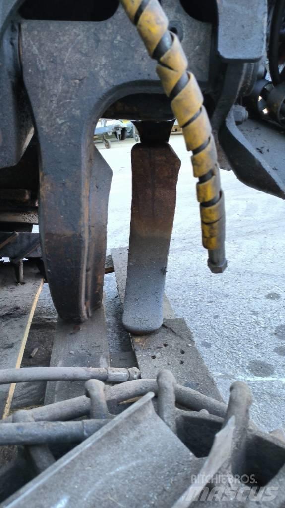 Komatsu 350 收穫機