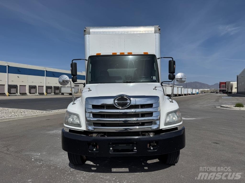 Hino 268 廂式貨物運輸車