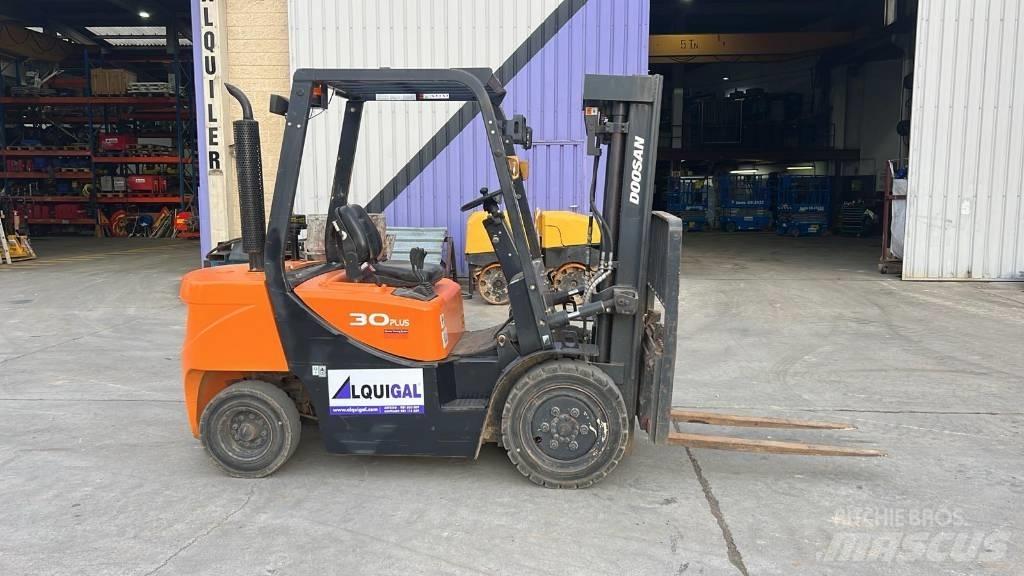 Doosan D 30 G 柴油卡車