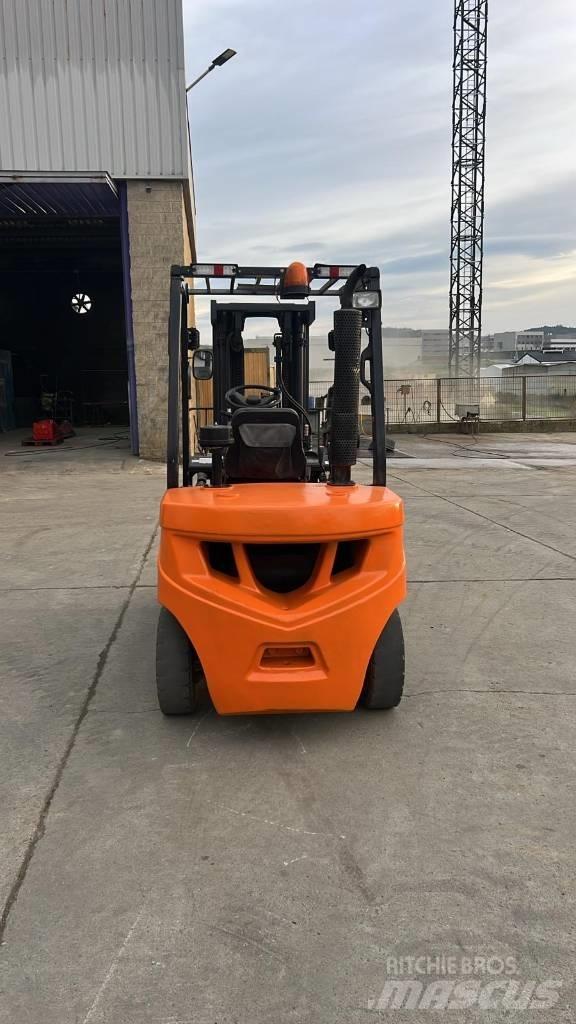 Doosan D 30 G 柴油卡車