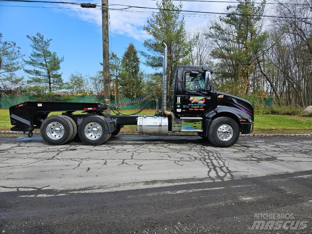 Volvo VNX 64 T300 平板式/側卸式卡車