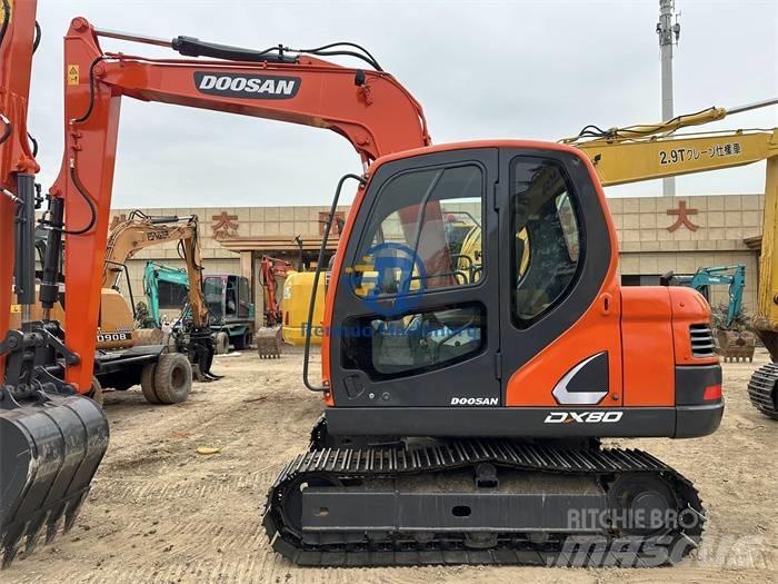 Doosan DX 80 小型挖土機/掘鑿機<7t(小型挖掘機)