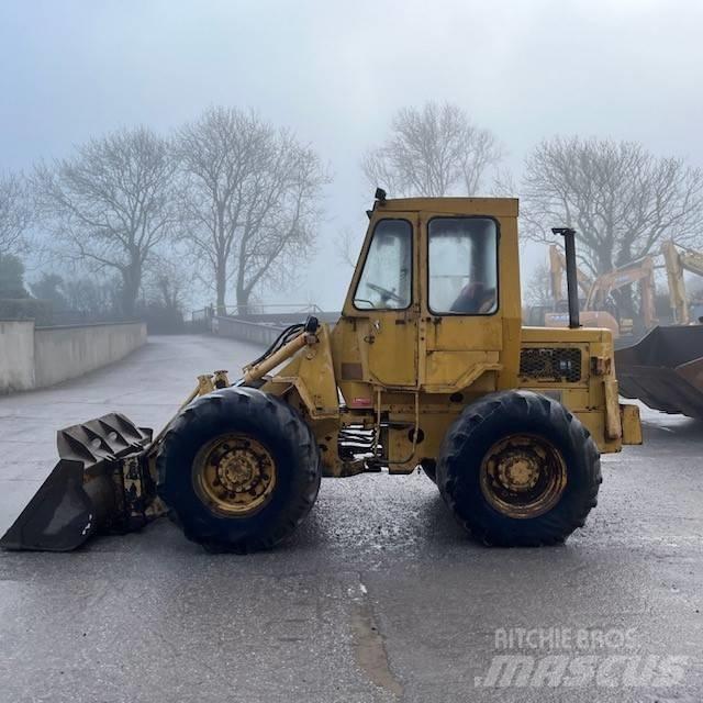 CAT 910 輪胎式裝載機