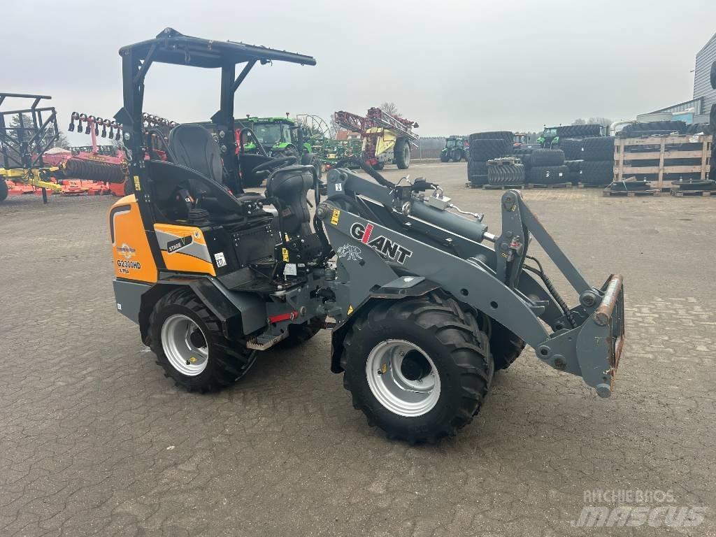 GiANT 2300 Xtra HD 多功能裝載機