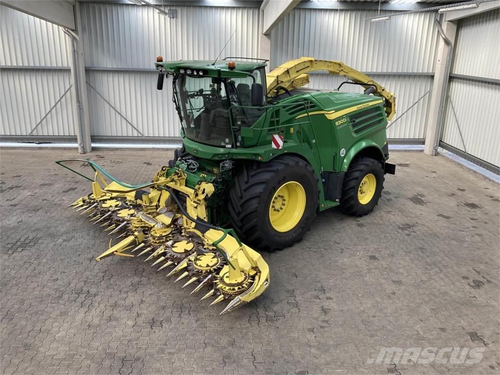 John Deere 8300 自走式飼料採集機