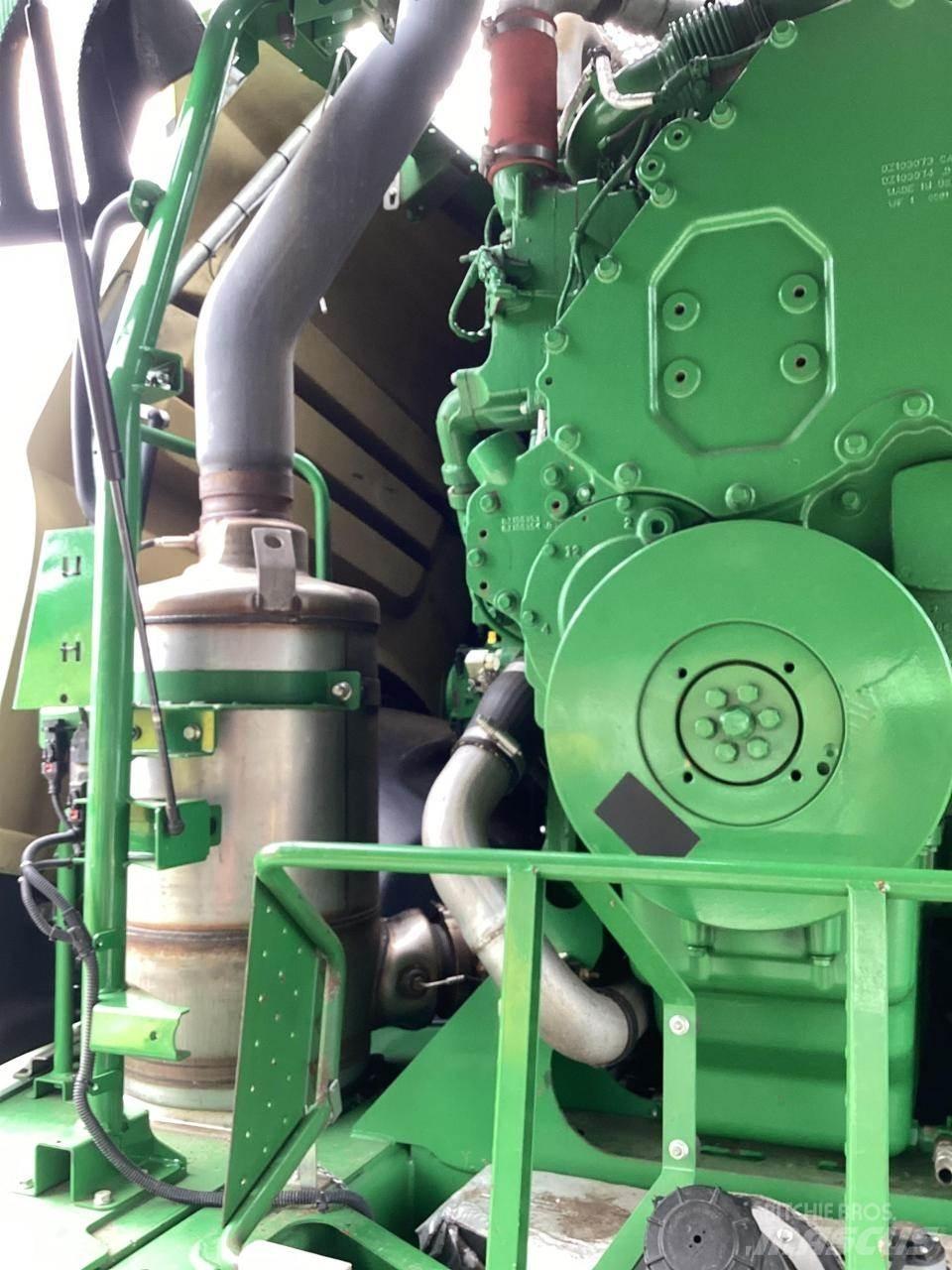 John Deere 8300 自走式飼料採集機