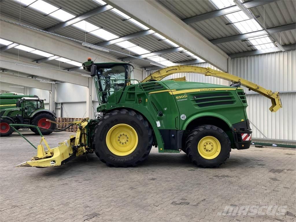John Deere 8300 自走式飼料採集機