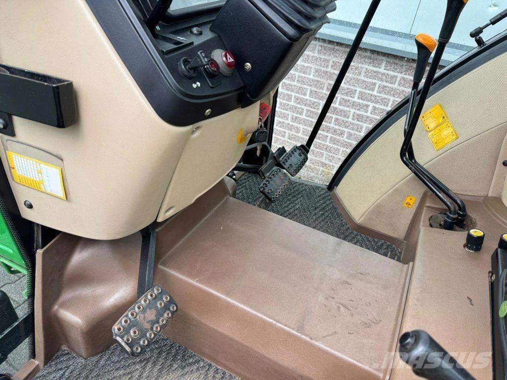 John Deere 5215 曳引機