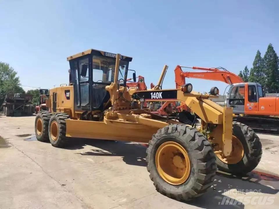 CAT 140 K 平土機