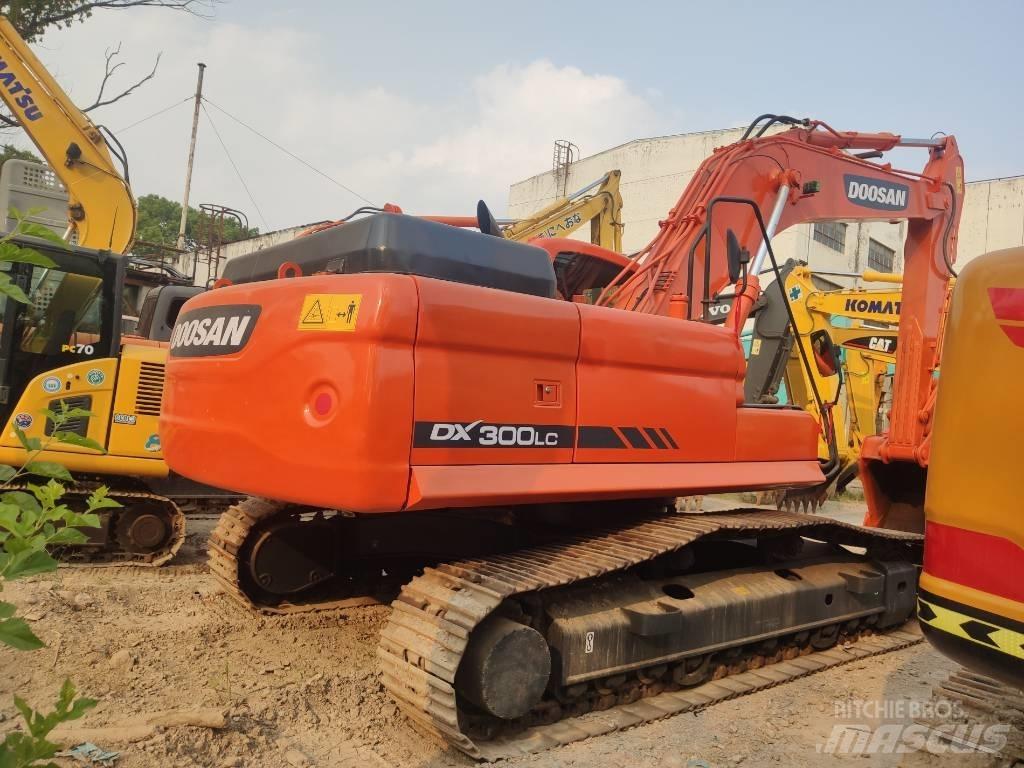 Doosan DX 300 履帶式 挖土機/掘鑿機/挖掘機