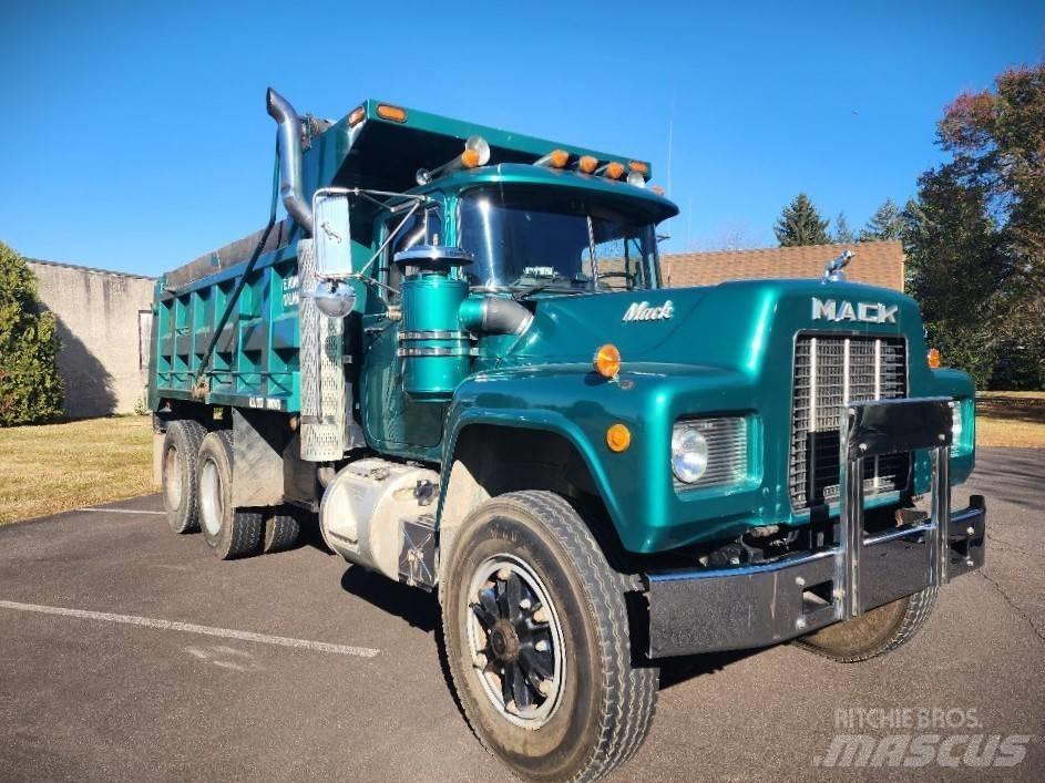 Mack 690S 傾卸式卡車