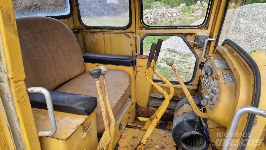 CAT D 4 D 履帶推土機