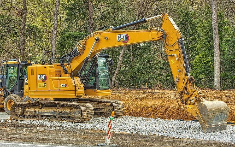 CAT CAT325 中型挖土機/掘鑿機/挖掘機 7t-12t