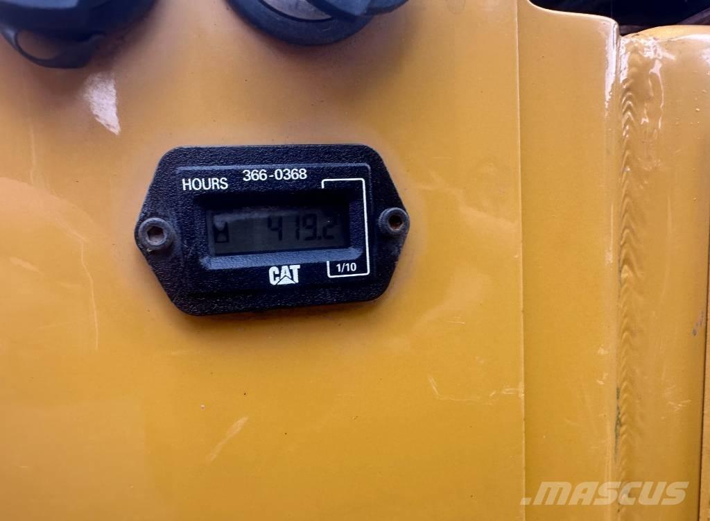 CAT CB 1.7 雙輪滾壓機