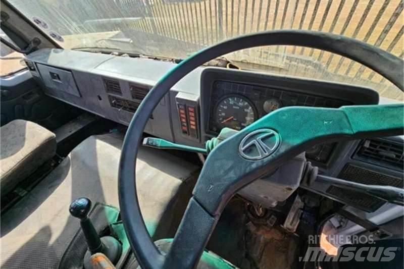 Tata LPK 其他貨車