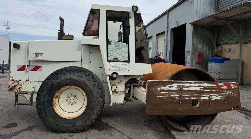 CAT CS583 C 單輪滾壓機