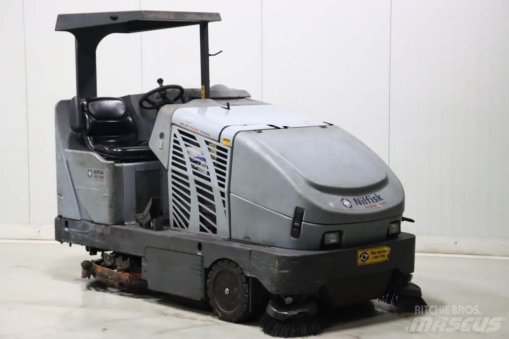 Nilfisk CR1200 掃倉機