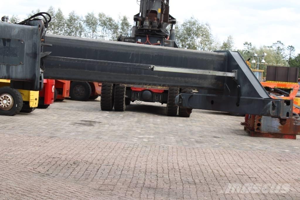 Kalmar DRF450-65A5X 前伸型堆積機