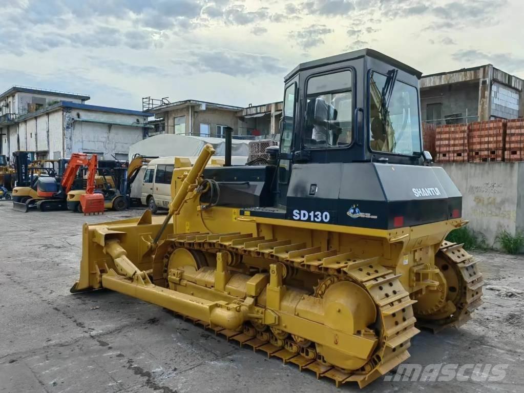 Shantui SD130 履帶推土機