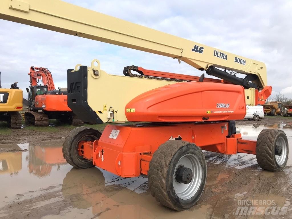JLG 1250 AJP 曲臂高空作業車
