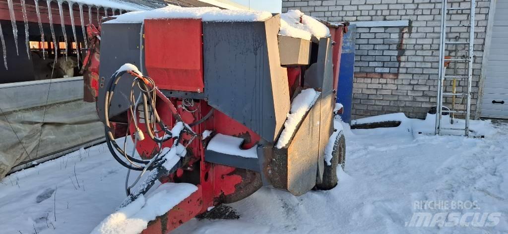 Kuhn Primor 3560 草捆撕碎機、切割機、拆袋機