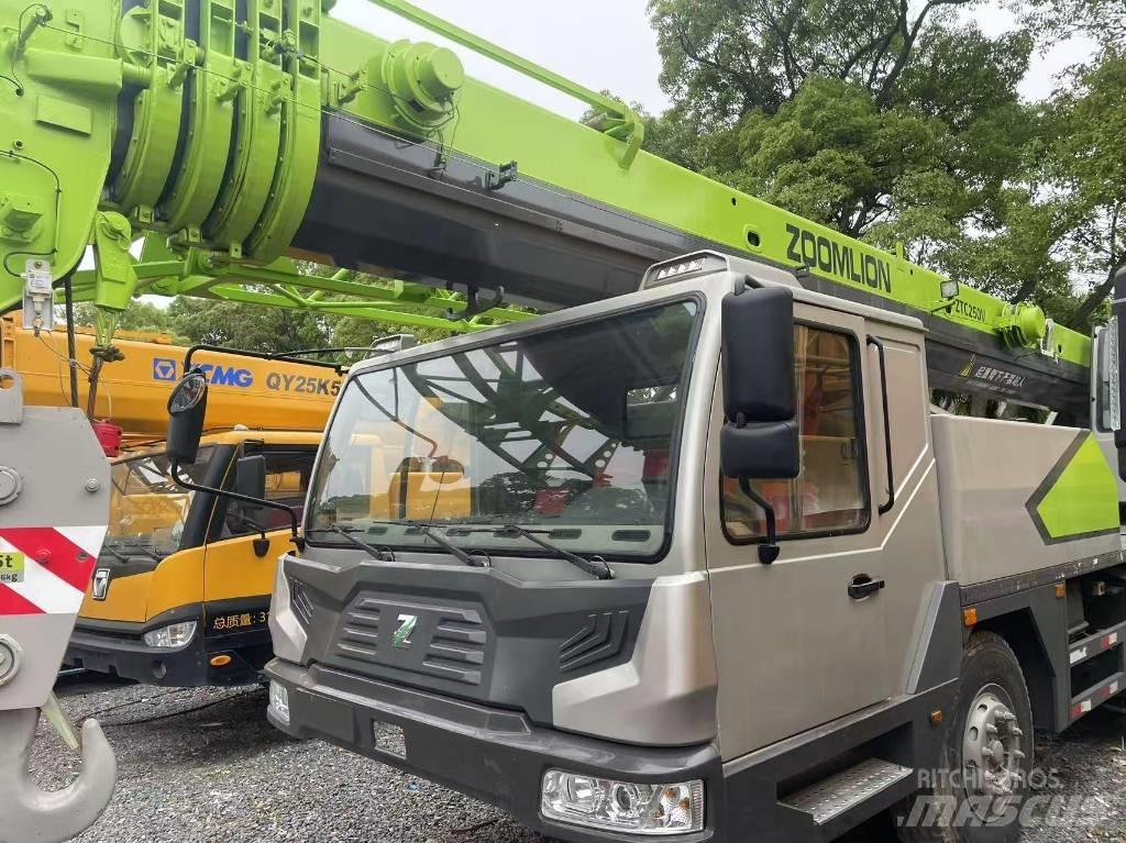 Zoomlion 25 ton 全路面起重機/吊車