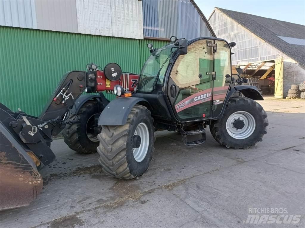CASE 742 Farmlift 伸縮臂操作車