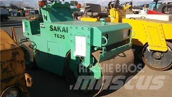 Sakai TG25 果嶺滾壓機